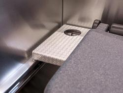 Askelma t&ouml;lkkitelineell&auml; takakulmaan