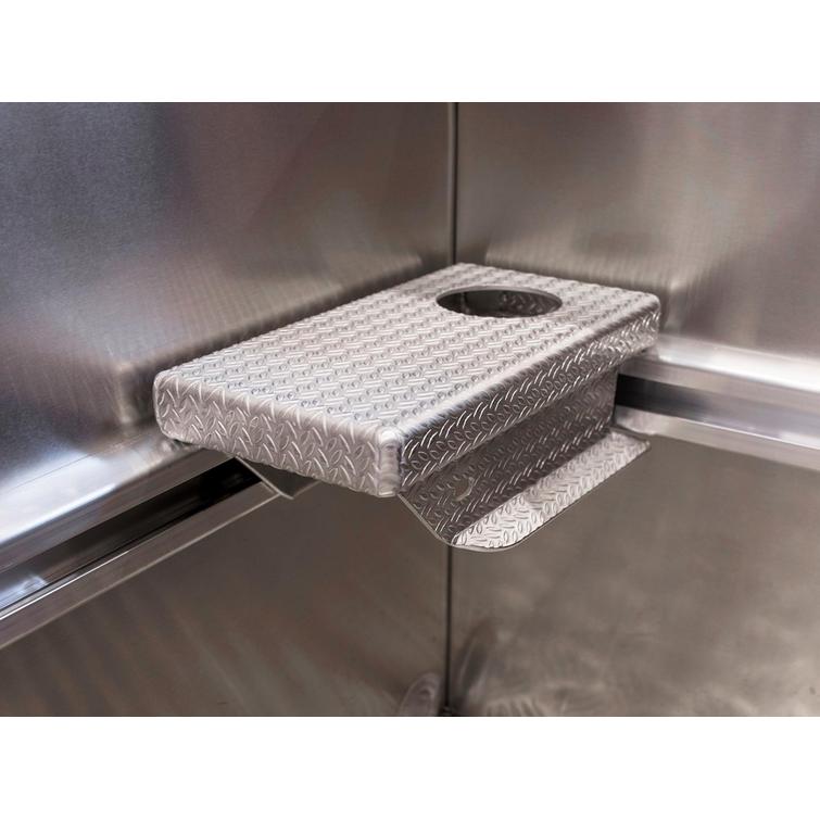 Askelma t&ouml;lkkitelineell&auml; takakulmaan